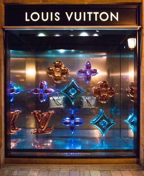 jeff koons louis vuitton window